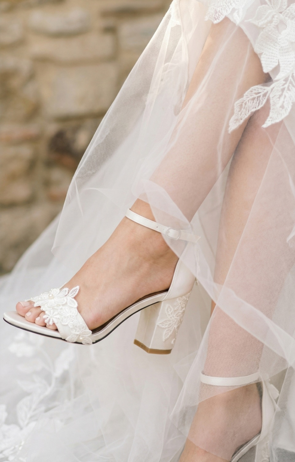 White Satin Embroidered Lace Wedding Sandals Flower Chunky Heel Bridal Shoes | Up2Step White Satin Embroidered Lace Wedding Sandals Flower Chunky Heel Bridal Shoes | Up2Step