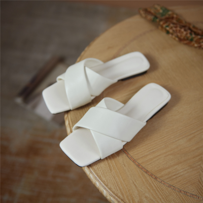 2022 Spring New Arrival White Flat Mules Woven Leather Flat Sandals